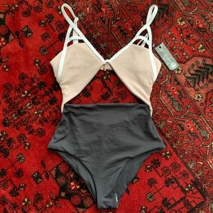 Tavik one piece size small